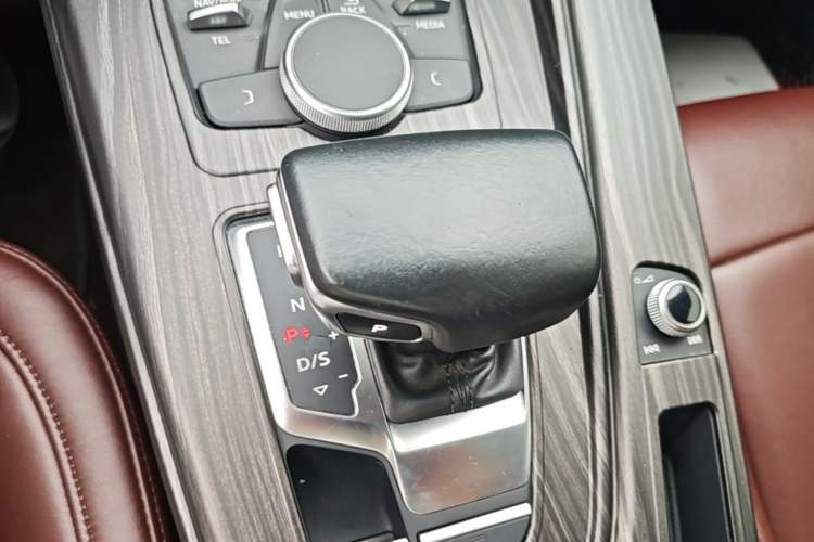 Used Audi A4L 2019 40 TFSI Ambition China VI Gear Lever