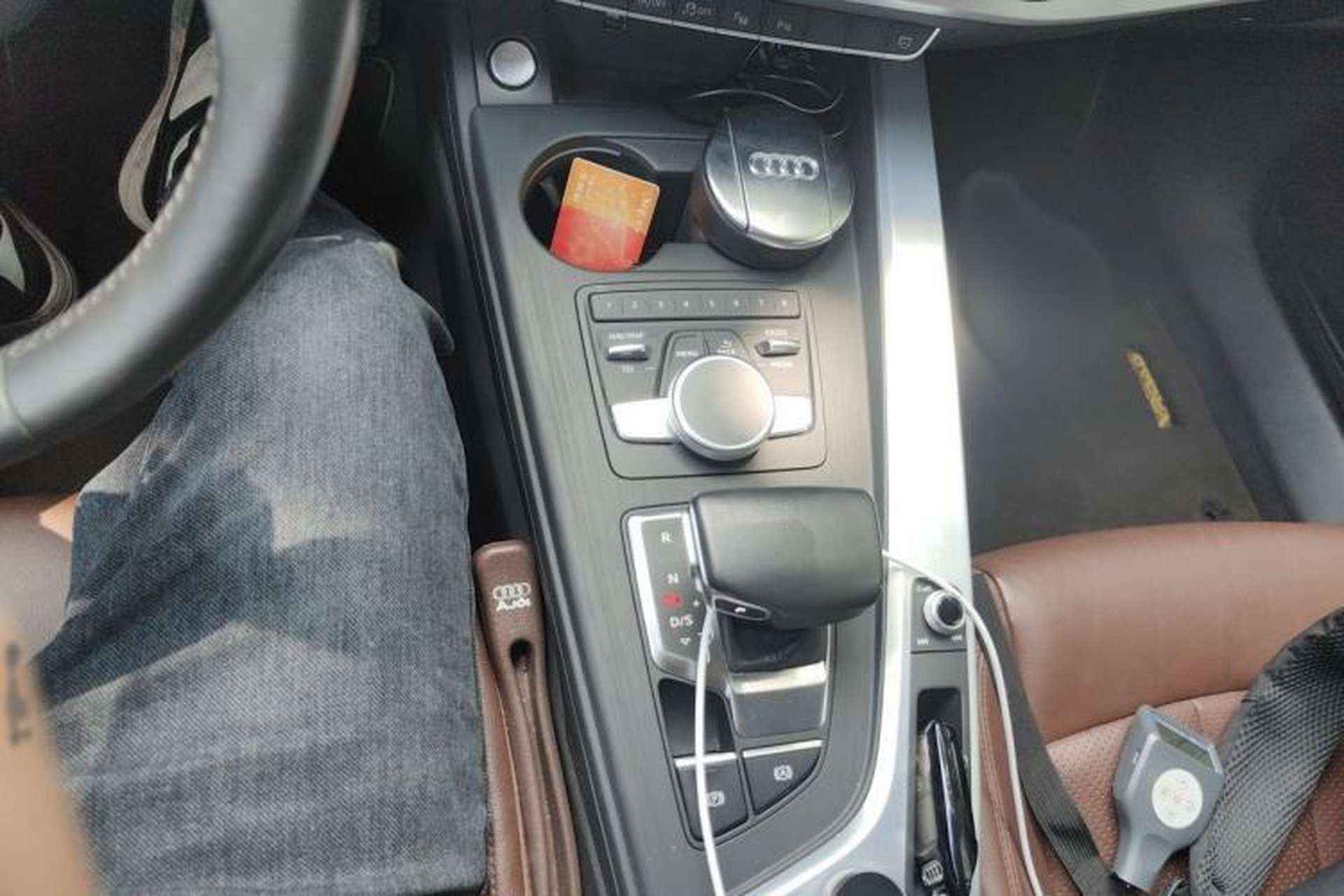 Used Audi A4L 2019 40 TFSI Fashion Edition China VI Emission Standard Gear Lever