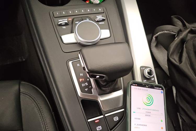 Used Audi A4L 2019 40 TFSI Fashion Version China V Gear Lever