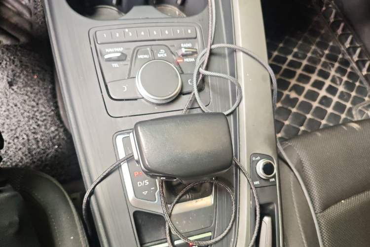 Used Audi A4L 2019 40 TFSI Ambition China VI Gear Lever
