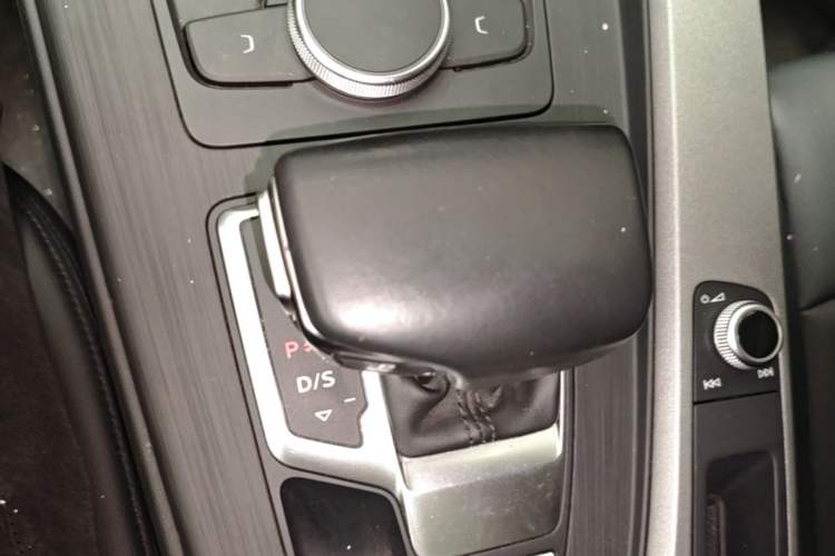Used Audi A4L 2019 40 TFSI Ambition Version China V Gear Lever