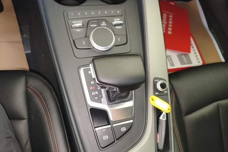 Used Audi A4L 2019 40 TFSI Ambition China VI Gear Lever