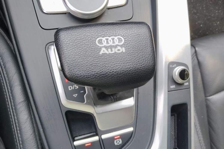 Used Audi A4L 2019 40 TFSI Fashion Version China V Gear Lever