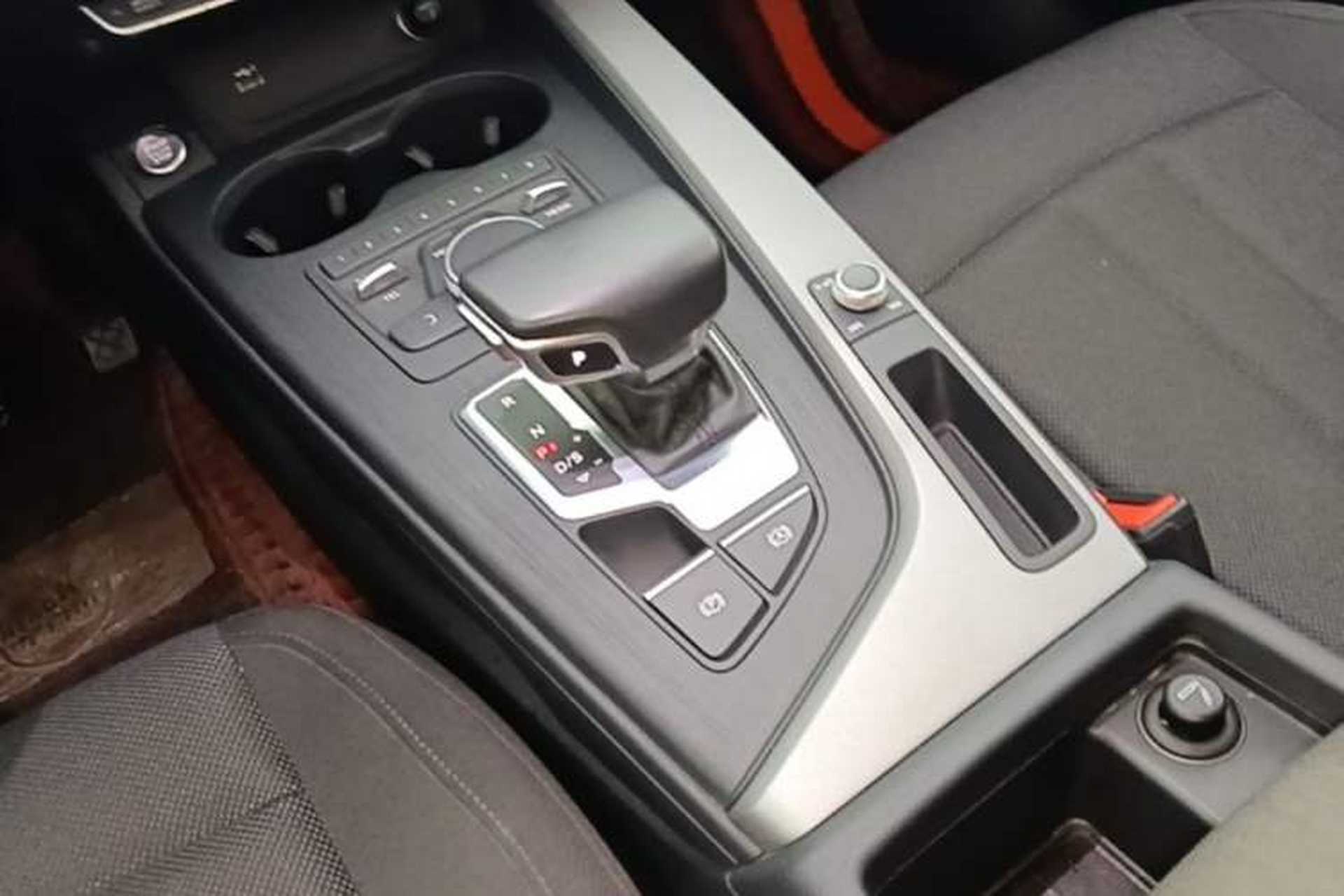 Used Audi A4L 2019 40 TFSI Ambition China VI Gear Lever