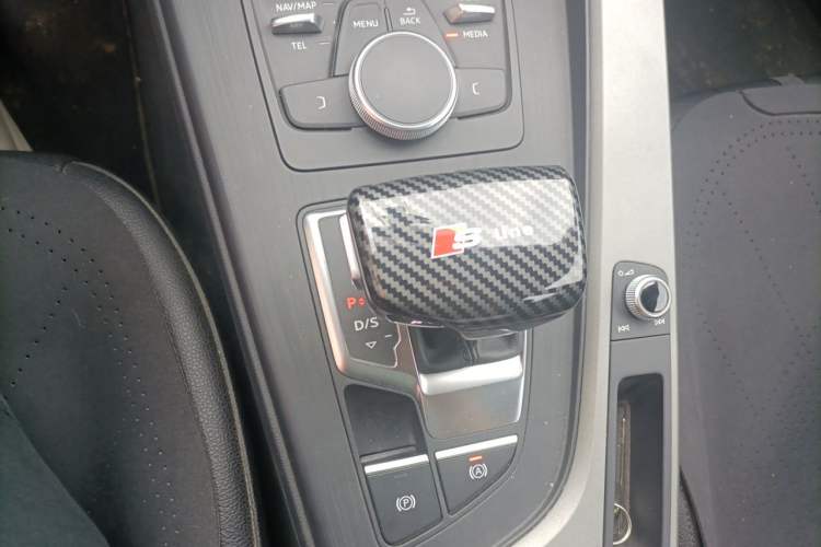 Used Audi A4L 2019 40 TFSI Ambition China VI Gear Lever