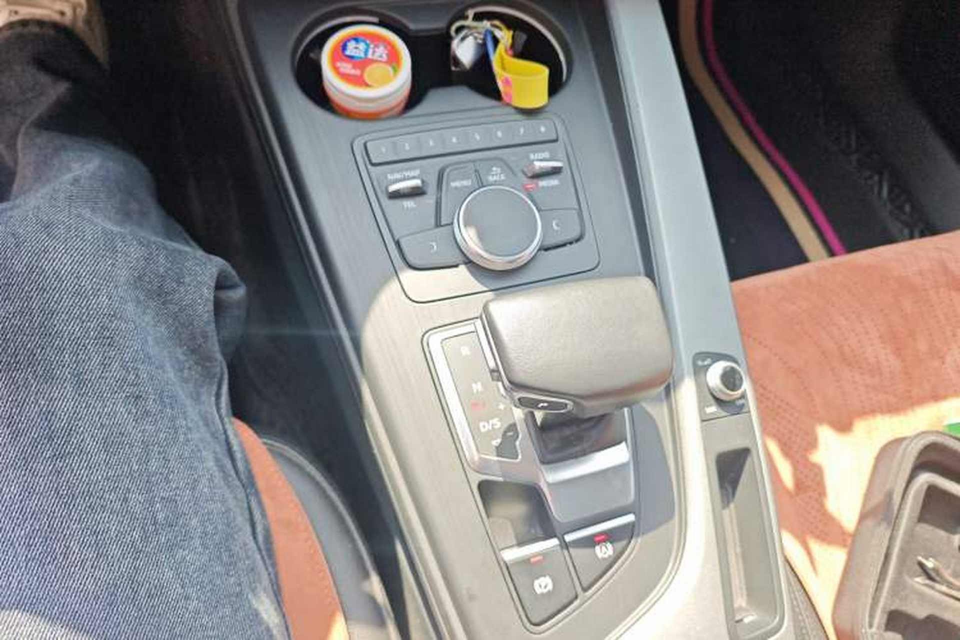 Used Audi A4L 2019 40 TFSI Ambition China VI Gear Lever