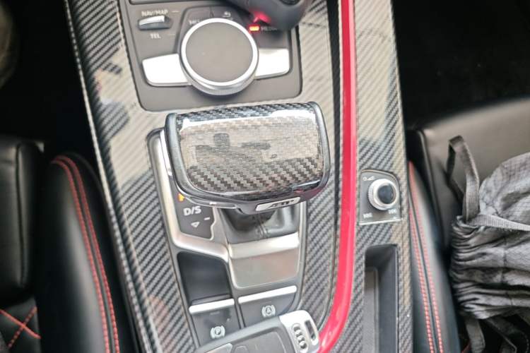 Used Audi A4L 2019 40 TFSI Fashion Edition China VI Emission Standard Gear Lever