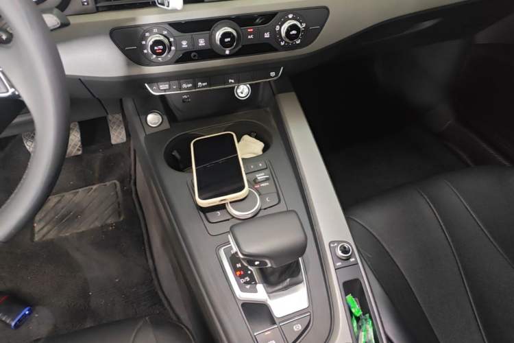Used Audi A4L 2019 40 TFSI Ambition China VI Gear Lever