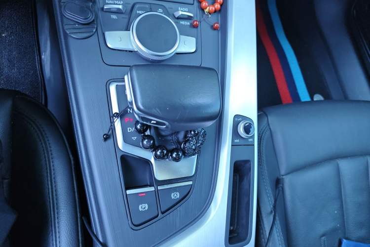 Used Audi A4L 2019 40 TFSI Fashion Version China V Gear Lever