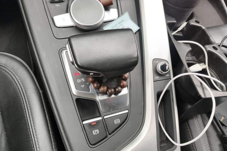 Used Audi A4L 2019 40 TFSI Fashion Version China V Gear Lever