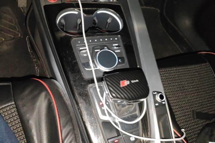 Used Audi A4L 2019 40 TFSI Fashion Edition China VI Emission Standard Gear Lever