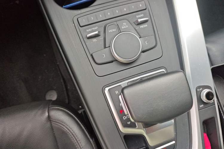 Used Audi A4L 2019 45 TFSI quattro Individual Sport Edition China VI Gear Lever