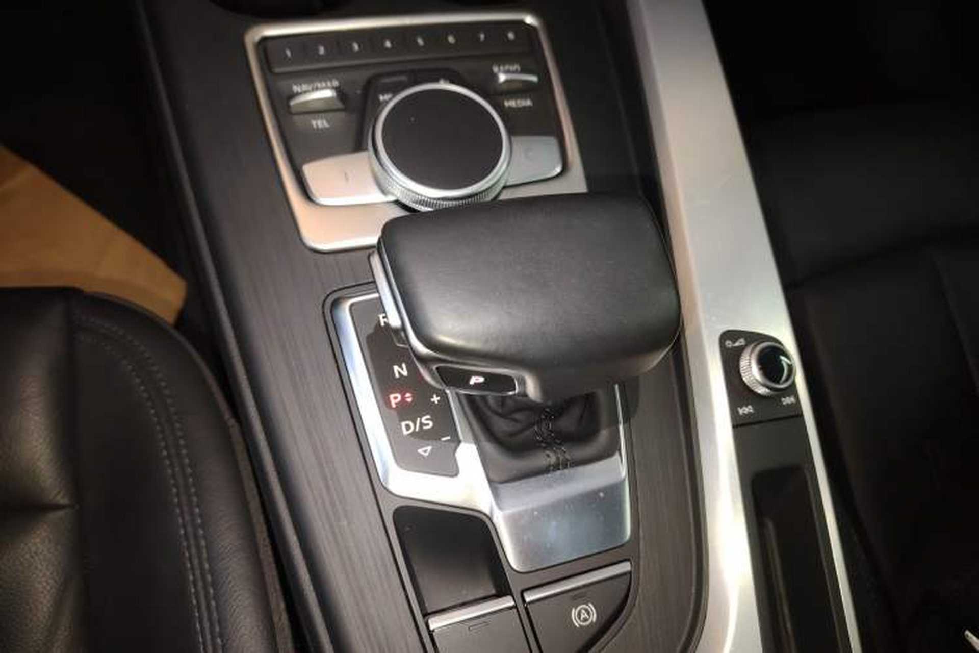 Used Audi A4L 2019 40 TFSI Fashion Edition China VI Emission Standard Gear Lever