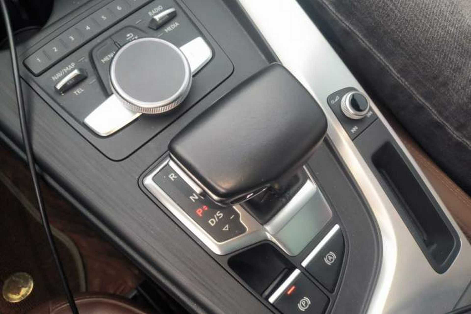 Used Audi A4L 2019 40 TFSI Fashion Version China V Gear Lever