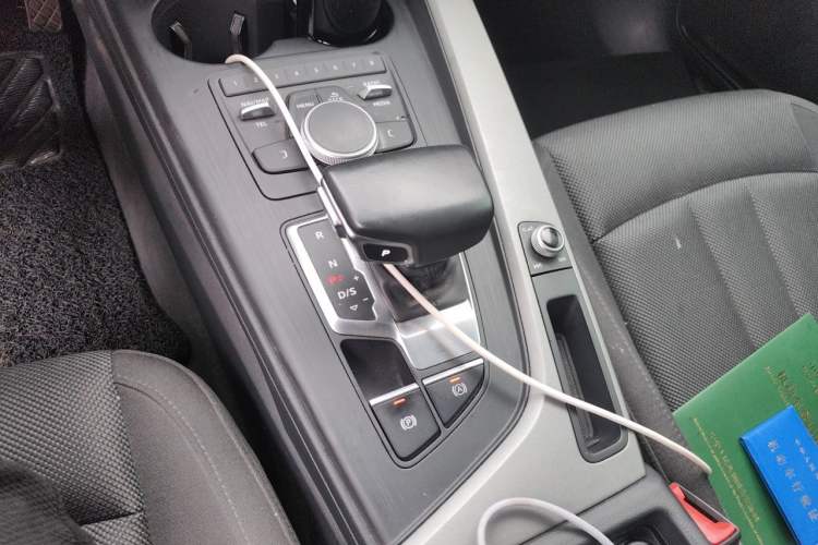 Used Audi A4L 2019 40 TFSI Ambition China VI Gear Lever