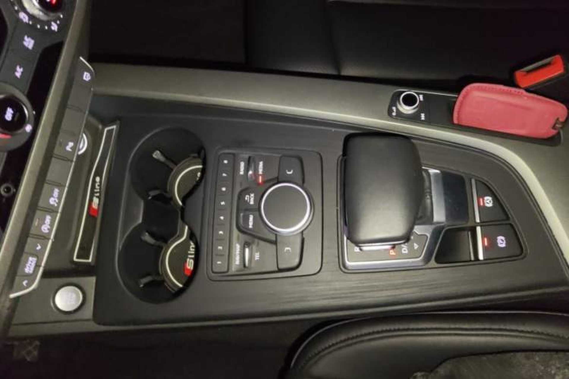 Used Audi A4L 2019 40 TFSI Ambition China VI Gear Lever
