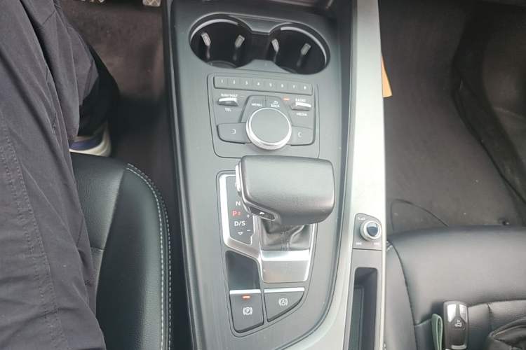 Used Audi A4L 2019 40 TFSI Ambition Version China V Gear Lever