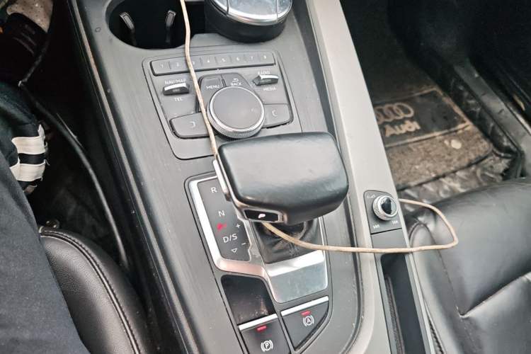 Used Audi A4L 2019 40 TFSI Ambition Version China V Gear Lever