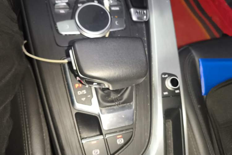 Used Audi A4L 2019 40 TFSI Sporty Version China VI Gear Lever