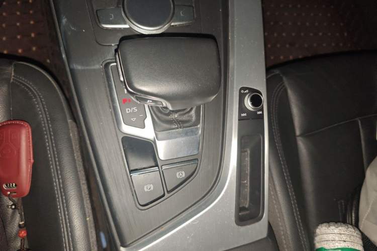 Used Audi A4L 2019 40 TFSI Fashion Version China V Gear Lever