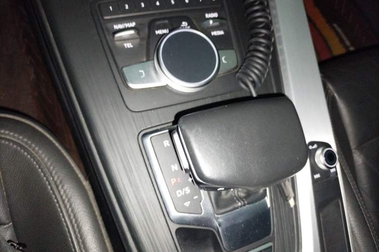 Used Audi A4L 2019 40 TFSI Fashion Edition China VI Emission Standard Gear Lever