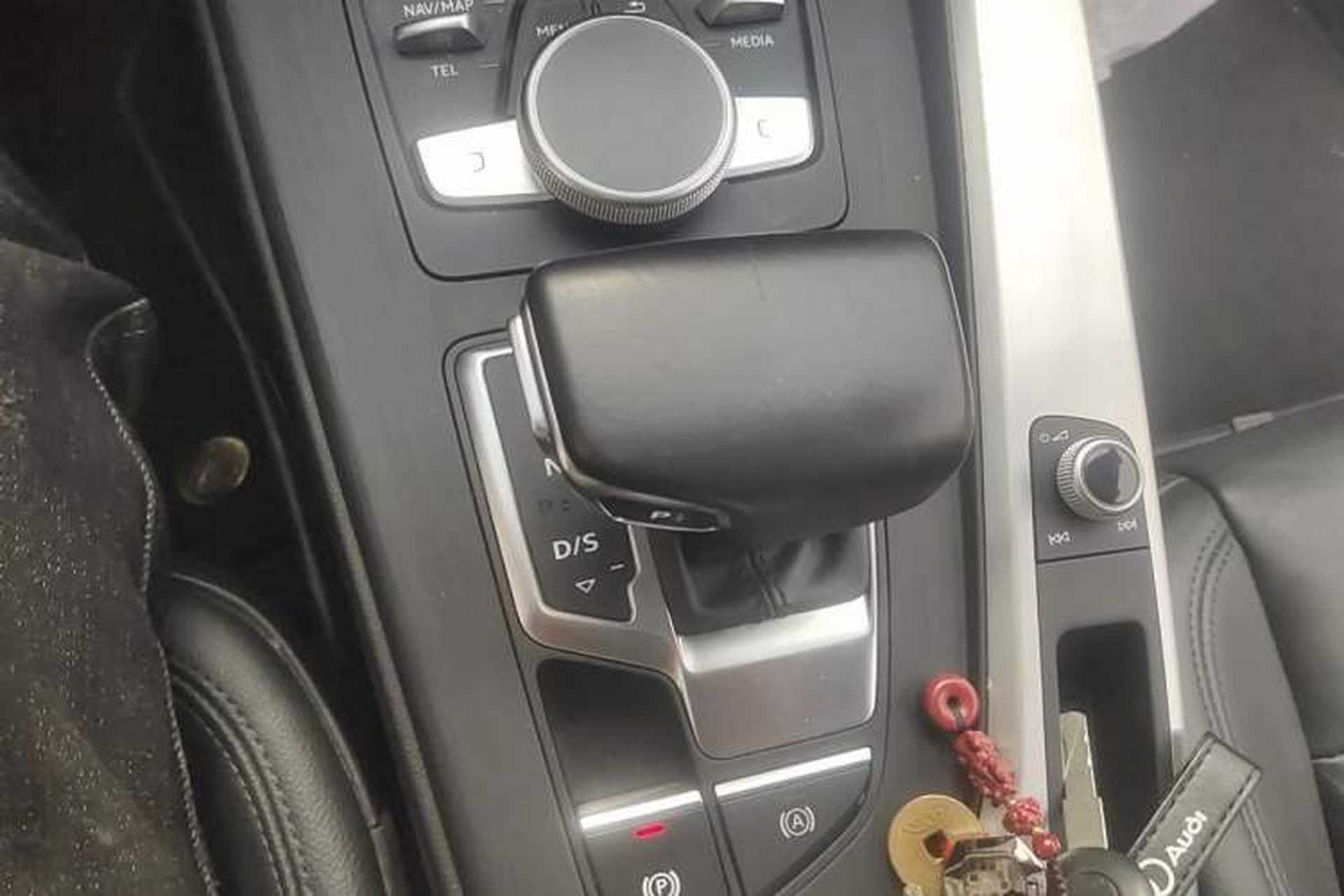 Used Audi A4L 2019 40 TFSI Fashion Edition China VI Emission Standard Gear Lever