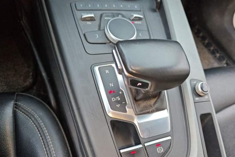 Used Audi A4L 2019 40 TFSI Ambition Version China V Gear Lever