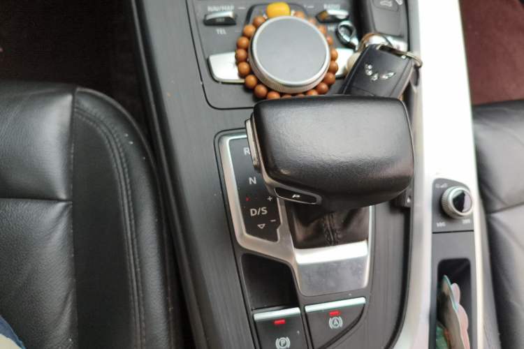 Used Audi A4L 2019 40 TFSI Fashion Version China V Gear Lever