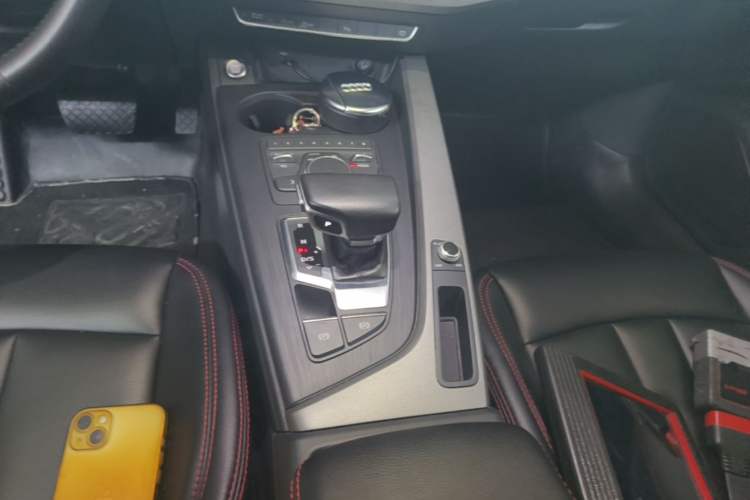 Used Audi A4L 2019 40 TFSI Ambition China VI Gear Lever