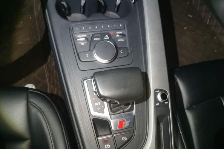 Used Audi A4L 2019 40 TFSI Ambition Version China V Gear Lever