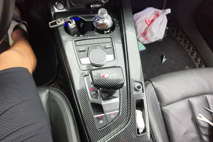 Used Audi A4L 2019 40 TFSI Fashion Edition China VI Emission Standard Gear Lever