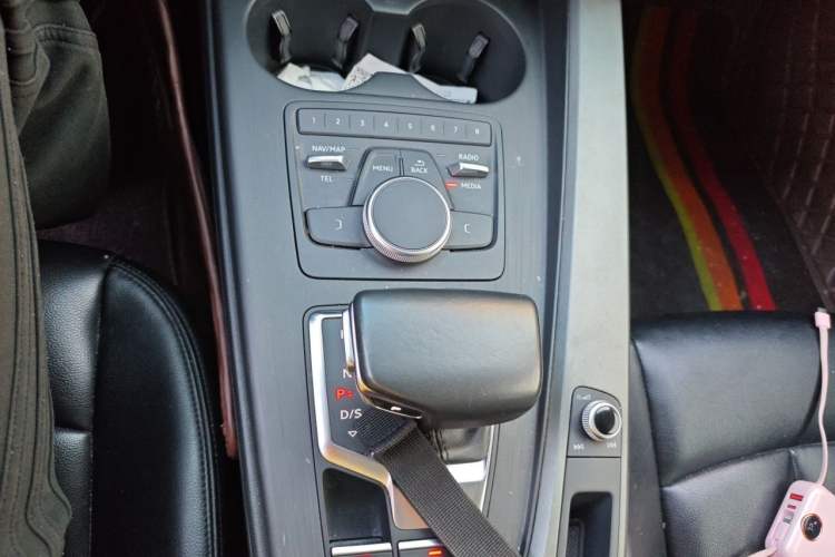 Used Audi A4L 2019 40 TFSI Ambition China VI Gear Lever