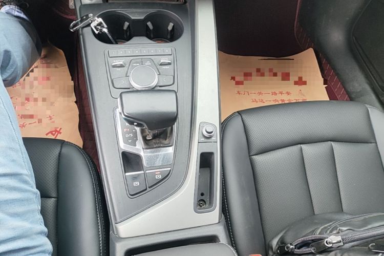 Used Audi A4L 2019 40 TFSI Ambition China VI Gear Lever