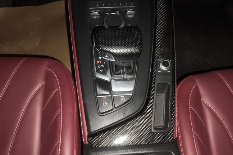 Used Audi A4L 2019 40 TFSI Ambition China VI Gear Lever