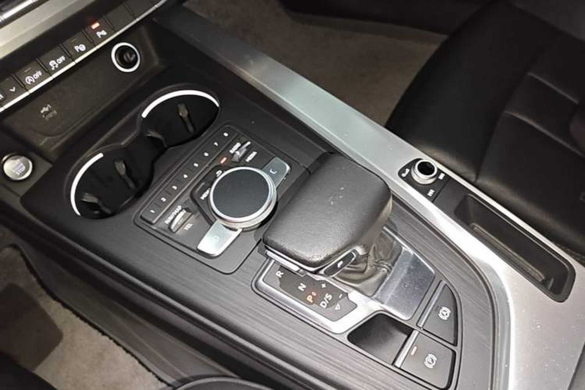 Used Audi A4L 2019 40 TFSI Fashion Version China V Gear Lever