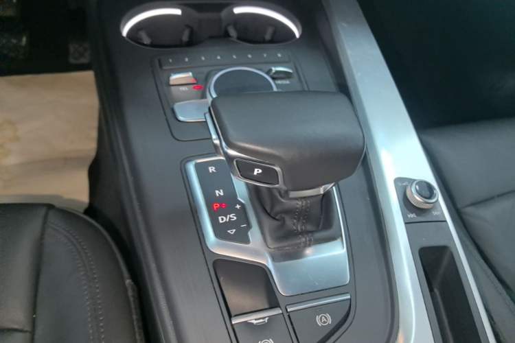 Used Audi A4L 2019 40 TFSI Fashion Version China V Gear Lever