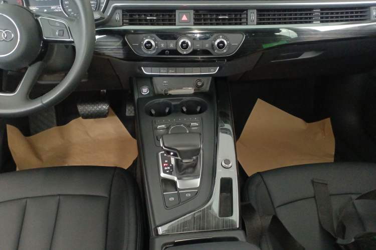 Used Audi A4L 2019 35 TFSI Ambition China VI Gear Lever