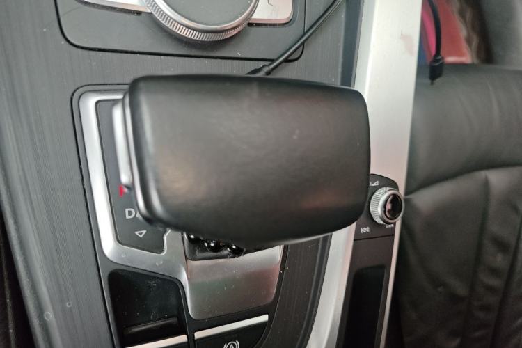Used Audi A4L 2019 40 TFSI Fashion Version China V Gear Lever