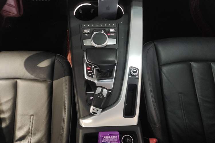 Used Audi A4L 2019 40 TFSI Fashion Version China V Gear Lever