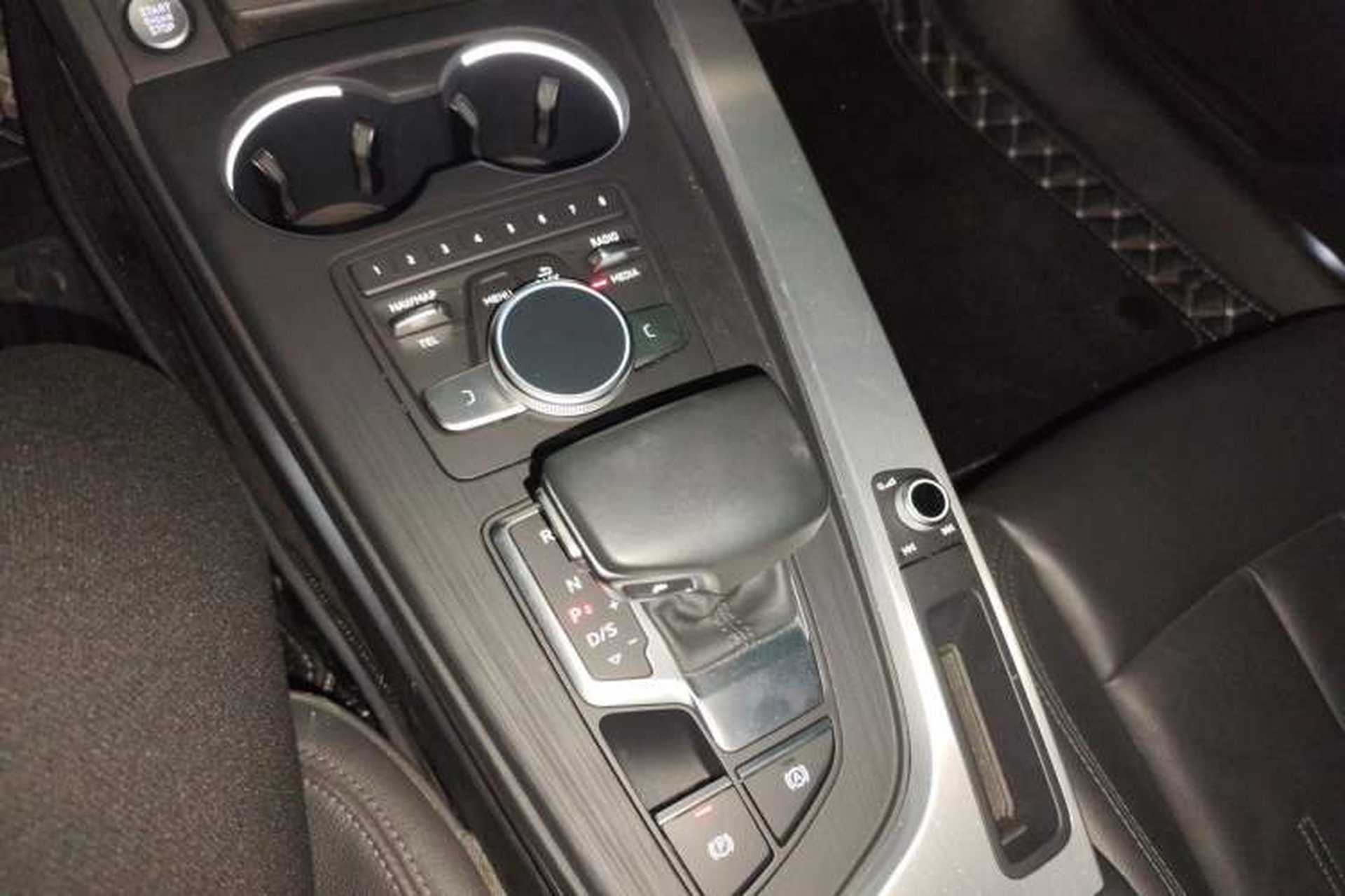 Used Audi A4L 2019 40 TFSI Fashion Version China V Gear Lever