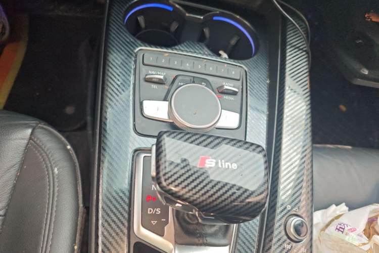 Used Audi A4L 2019 40 TFSI Fashion Edition China VI Emission Standard Gear Lever