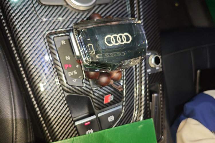 Used Audi A4L 2019 40 TFSI Ambition China VI Gear Lever