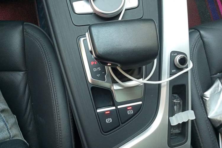 Used Audi A4L 2019 40 TFSI Fashion Version China V Gear Lever