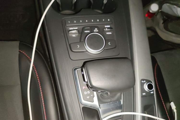 Used Audi A4L 2019 40 TFSI Ambition China VI Gear Lever