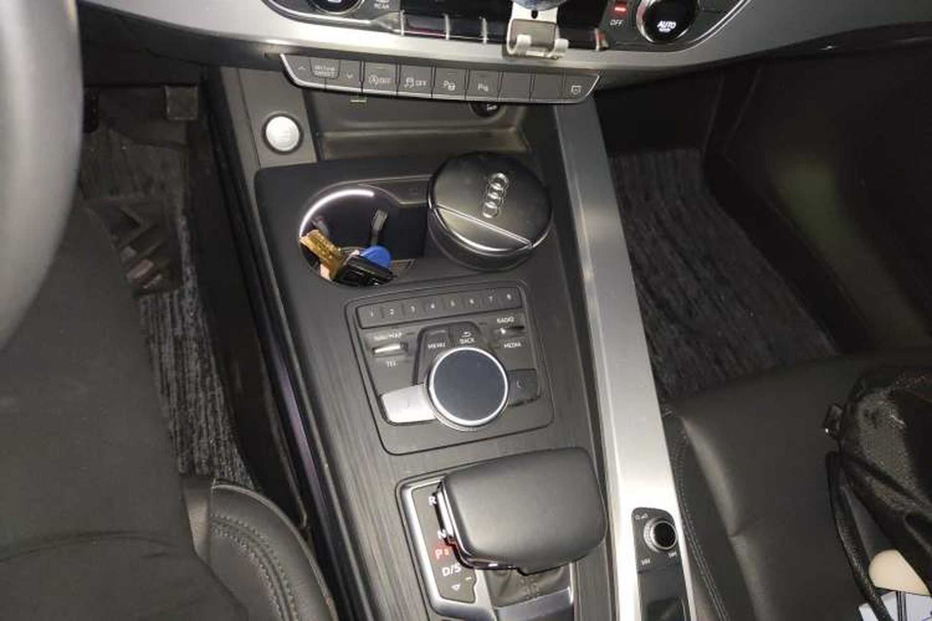 Used Audi A4L 2019 40 TFSI Fashion Edition China VI Emission Standard Gear Lever