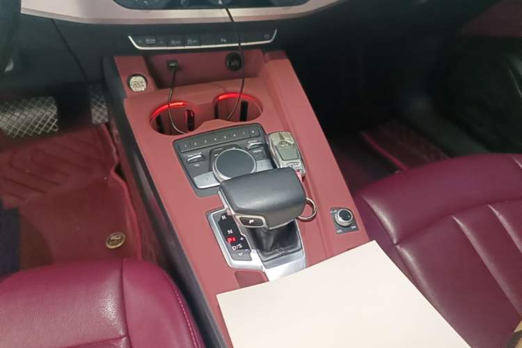 Used Audi A4L 2019 40 TFSI Ambition China VI Gear Lever