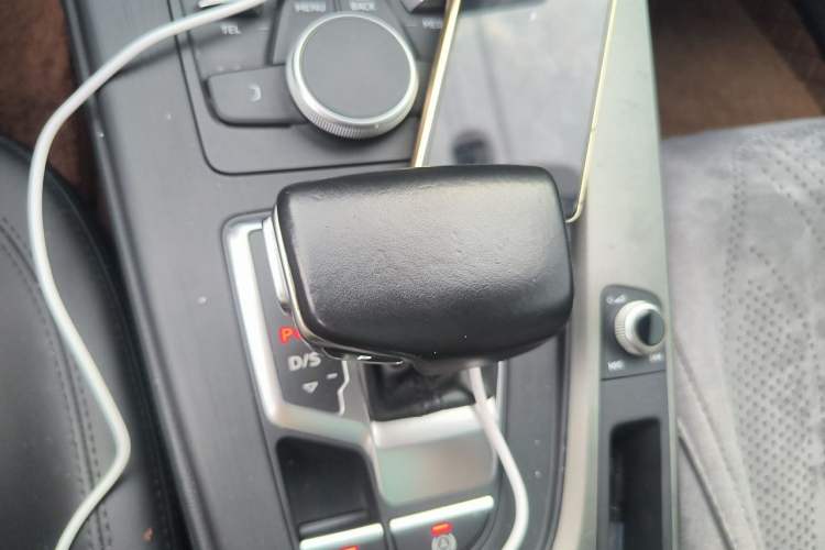 Used Audi A4L 2019 40 TFSI Ambition Version China V Gear Lever