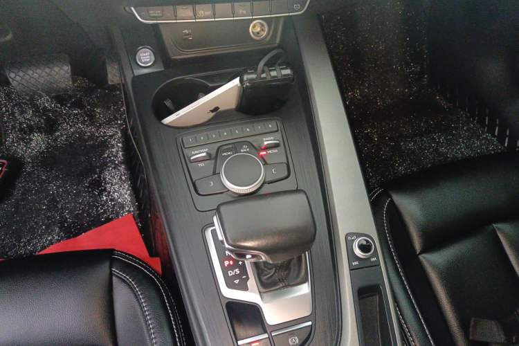 Used Audi A4L 2019 40 TFSI Ambition Version China V Gear Lever