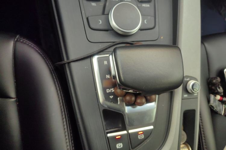 Used Audi A4L 2019 40 TFSI Ambition China VI Gear Lever