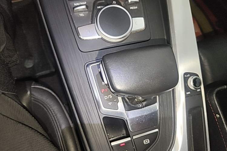 Used Audi A4L 2019 40 TFSI Fashion Version China V Gear Lever